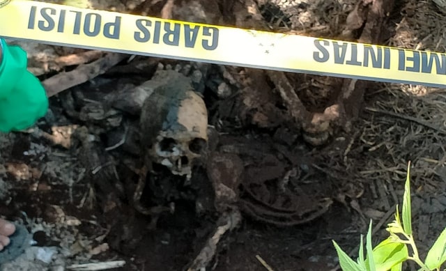 Sesosok mayat tinggal tulang belulang ditemukan di Batanghari, Jambi. Foto: Ist