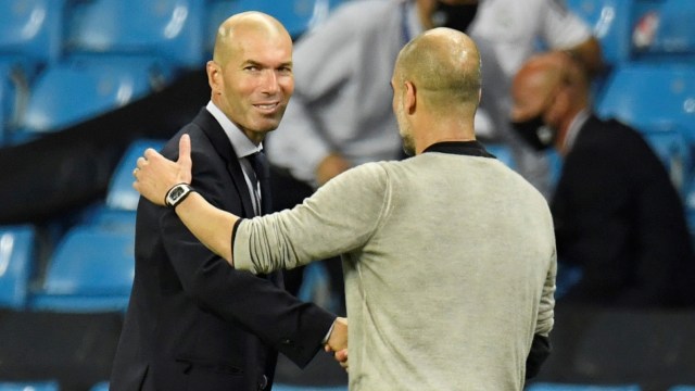 Zinedine Zidane dan Pep Guardiola. Foto: Peter Powell/REUTERS