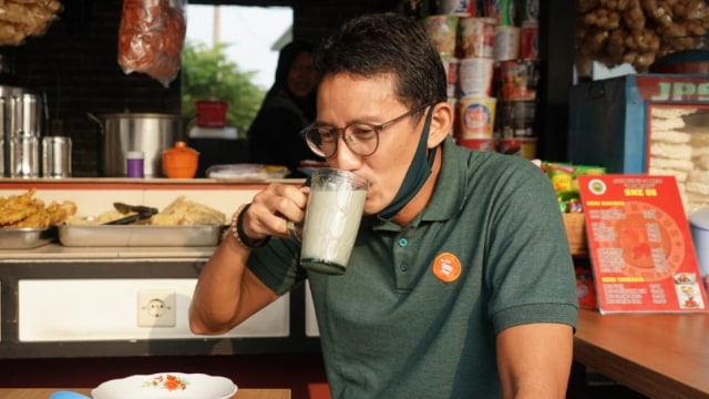 Sandiaga Uno di Rest Area Tol Jakarta-Merak. Foto: Dok. Istimewa