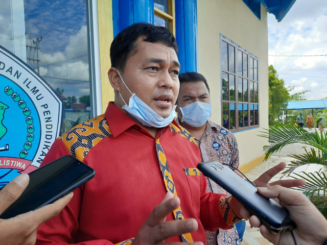 Yohanes Rumpak, Wakil Ketua Komisi IV DPRD Kalbar menyatakan kesiapannya maju Pilkada Sintang. Foto: Yusrizal/Hi!Pontianak