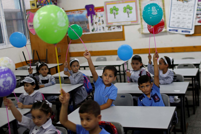 Aktivitas anak-anak di sekolah yang didirikan Perserikatan Bangsa-Bangsa (PBB) di Kota Gaza, Palestina yang kembali dibuka. Foto: MOHAMMED SALEM/REUTERS
