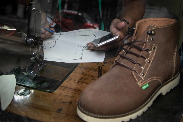 Foto Geliat Industri Sepatu  Kulit Sello Shoe di Malang  