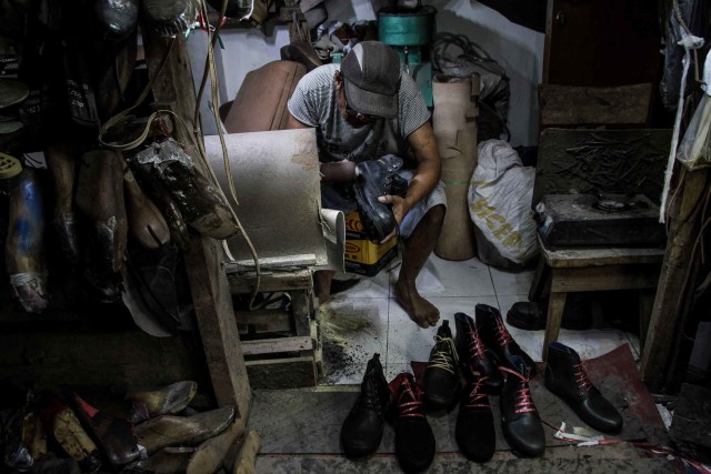 Foto Geliat Industri Sepatu  Kulit Sello Shoe  di Malang  