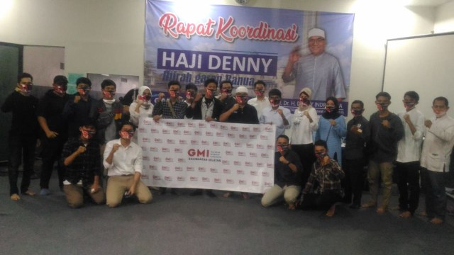 Sekelompok Milenial Dialog dan Dukung Denny Indrayana di Pilgub Kalsel (32715)