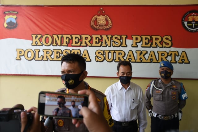 Kapolresta Surakarta, Kombes Andy Rifai konferensi pers penangkapan penyerangan.  Foto: Dok Humas Polda Jateng