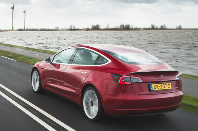 Mobil Listrik Tesla Buatan China Bermasalah (460322)