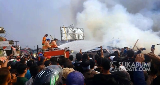 Pasar Rakyat Ciranjang, Kecamatan Ciranjang, Kabupaten Cianjur, terbakar pada Senin (10/8/2020). | Sumber Foto: Istimewa