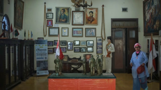 Ruangan museum sejarah dr AK Gani yang dipenuhi sejumlah benda bersejarah, Senin (10/8) Foto: ary priyanto/Urban Id