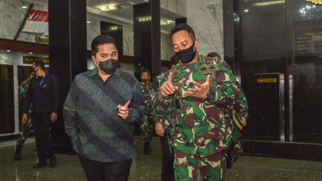 Menteri BUMN Erick Thohir dan KSAD Jenderal TNI Andika Perkasa di Markas TNI AD . Foto: Dok. Timkom Komite Penanganan Covid-19 dan PEN