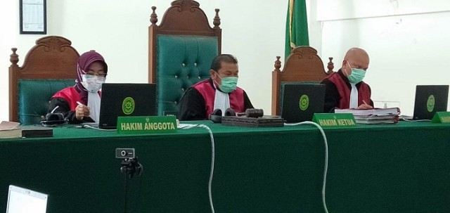 Majelis hakim dalam persidangan 2 kurir narkoba di PN Kelas 1 A Palembang. (foto: istimewa)