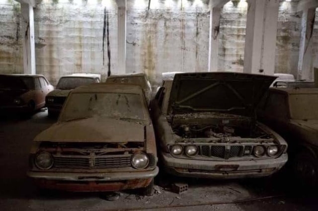 Selama 46 Tahun, Puluhan Mobil Baru Toyota Ini Tak Pernah Keluar Showroom (4014)