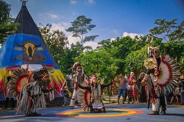 Unik! Tempat Wisata di Kediri Ini Suguhkan Miniatur Khas ala Kampung Suku Indian (274125)