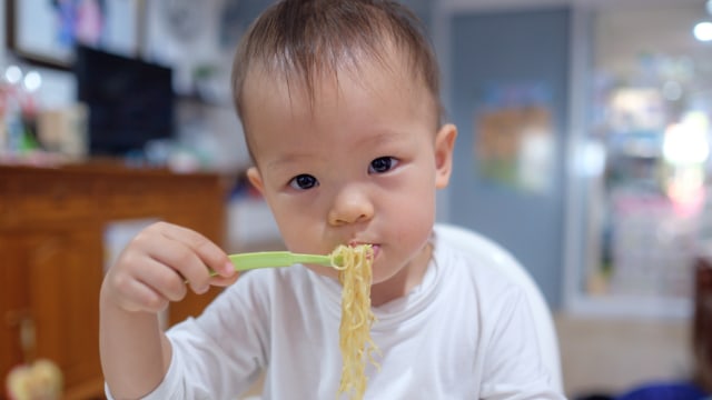 Ingin Beri Si Kecil Mi seperti Anak Raditya Dika? Ini yang Perlu Anda Perhatikan (516744)