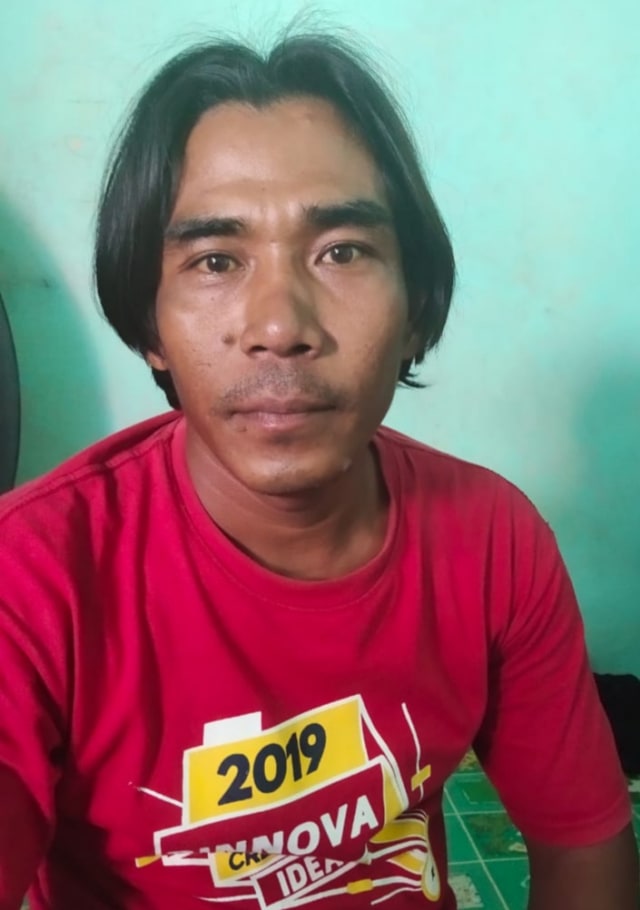 Pelaku IJ(40) yang menghamili anak tirinya.(FOTO: Dokumen Polres Kapuas).