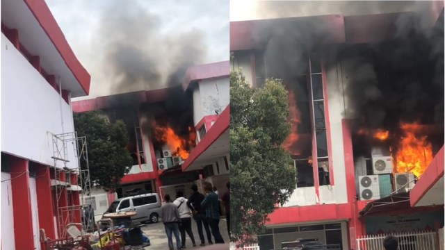 BAGIAN belakang gedung Telkom di Jalan Sudirman terbakar, Selasa (11/8/2020). Akibat kebakaran ini semua fasilitas Telkom dan Telkomsel baik telepon maupun internet ikut mati. 