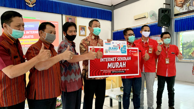 Launching kuota internet gratis dari Telkomsel di SMP N 5 Semarang, Selasa (11/8). Foto: Afiati Tsalitsati/kumparan