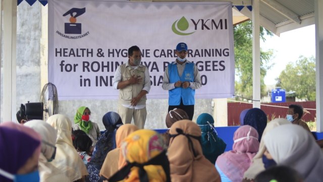 YMKI memberikan pelatihan kesehatan dan sosialisasi pencegahan COVID-19 kepada pengungsi Rohingya. Dok. Hamid Tanjoeng/YMKI