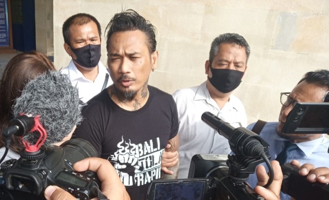 Jerinx sesat setelah menjalani pemeriksaan di Polda Bali - WIB