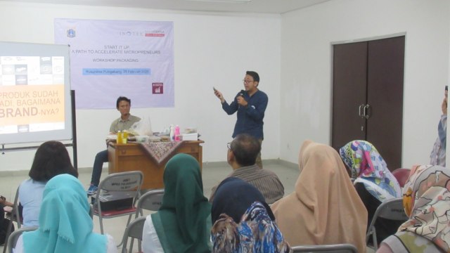 Start It Up: Tingkatkan Perekonomian Warga Pulogebang Lewat Pendampingan UMKM (107073)