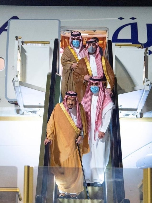 Raja Salman berlibur di Kota NEOM, Arab Saudi, Agustus 2020. Foto: Kemlu Arab Saudi
