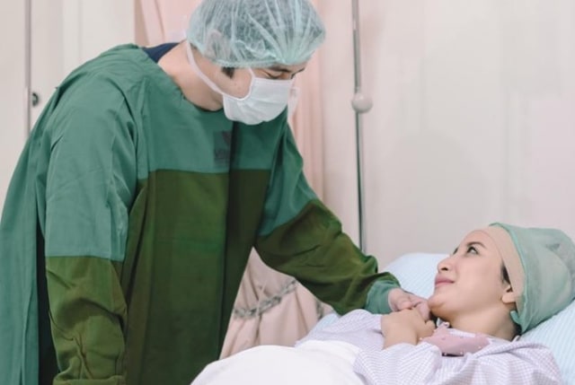 Menanti 4 Tahun, 5 Momen Chaca Thakya Istri Ricky Perdana Lahiran Anak Pertama (82911)