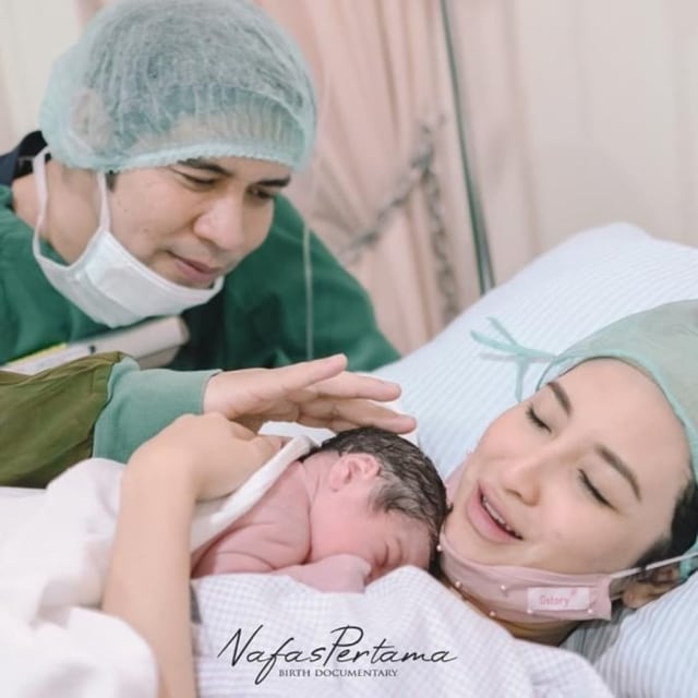 Caca Takya istri Ricky Perdana melahirkan anak pertama. Foto: Instagram @chacathakya15