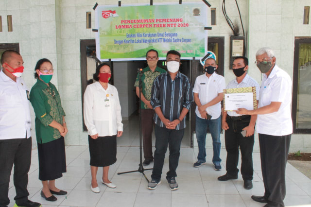 Pengumuman pemenang lomba cerpen FKUB NTT. Foto: Ola Keda. 