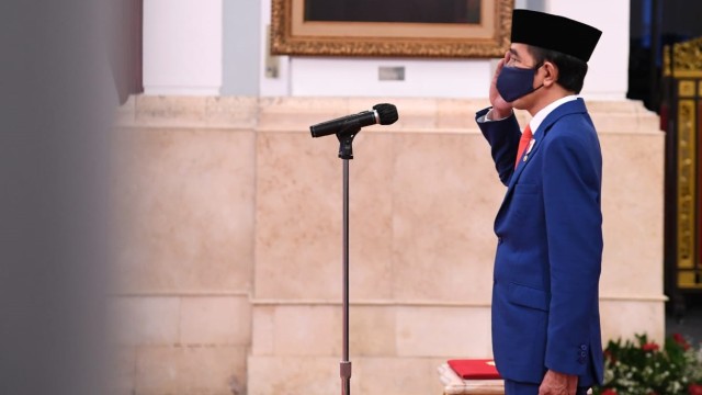 Presiden Joko Widodo pada Upacara Pengukuhan Pasukan Pengibar Bendera Pusaka, di Istana Negara, Kamis (13/8). Foto: Biro Pers Sekretariat Presiden