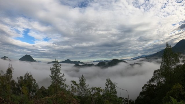 Hamparan awan di Puncak Tanete Orong, Mamasa, Sulawesi Barat. Foto: Dok. Zulkifli