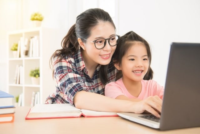 Ilustrasi Belajar Bersama Dengan Anak. Sumber: Shutterstock