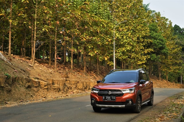 Menjajal Ketangguhan Suzuki XL7, Seberapa Layak Dipinang? (504451)