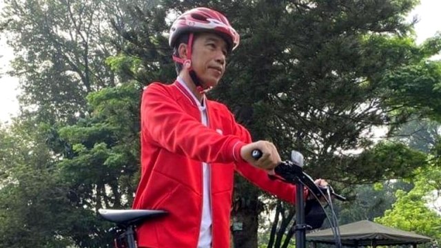 Jokowi dan koleksi sepedanya. Foto: Instagram/@jokowi