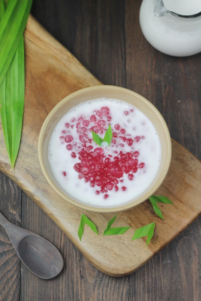 Bubur Mutiara Merah Putih. Foto: Shutter Stock