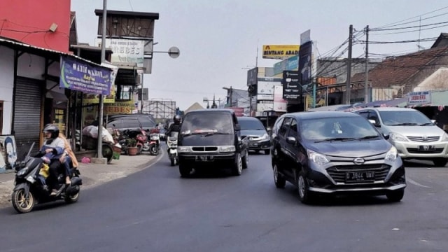 Ilustrasi kondisi arus lalu lintas di kawasan Lembang, Kabupaten Bandung Barat. Foto: Bagus Rizaldi/ANTARA