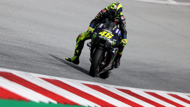 Alasan Pebalap MotoGP Turunkan Kaki Ketika Mau Menikung, Siapa Pelopornya? (171177)