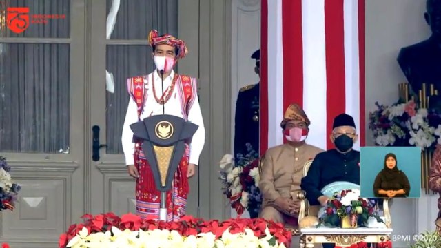 Presiden Joko Widodo pada upacara peringatan HUT ke-75 RI yang digelar secara virtual, di Istana Merdeka, Jakarta, Senin (17/8). Foto: Youtube/Sekretariat Presiden