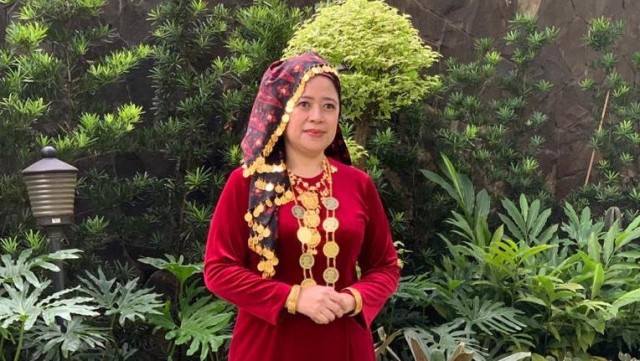 Ketua DPR Puan Maharani memakai baju adat Tengkuluk Bai Bai, Jambi, pada HUT ke-75 RI, Senin (17/8). Foto: Dok. Istimewa