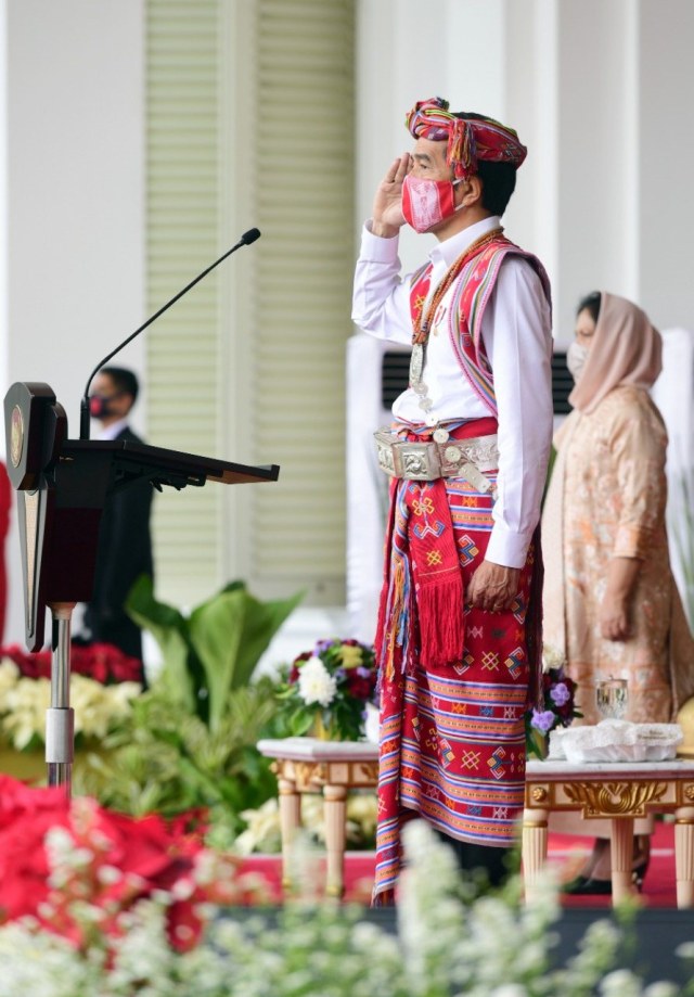 Foto Baju Adat Jokowi Saat Upacara Hut Ke 75 Ri Di Istana