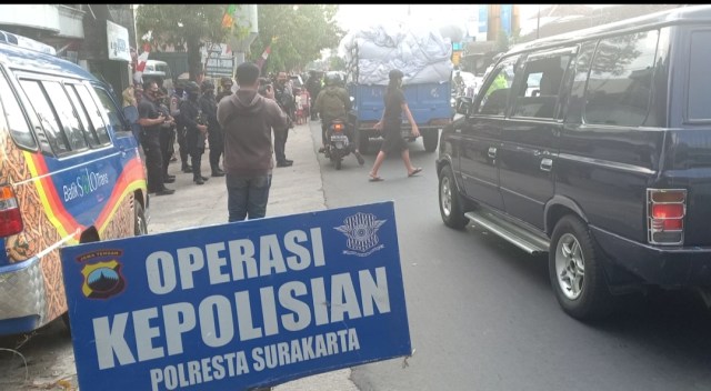 Menekan tindakan kejahatan atau pelanggaran hukum maka Polresta Solo Jawa Tengah mencanangkan program THTR (Tiada Hari Tanpa Razia)