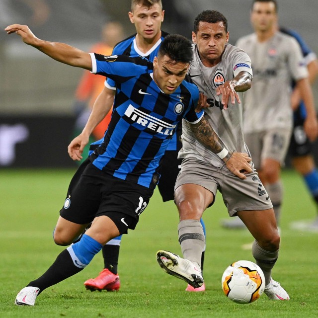 Lautaro Martinez pada laga Inter Milan vs Shakhtar Donetsk. Foto: Sascha Steinbach/Reuters