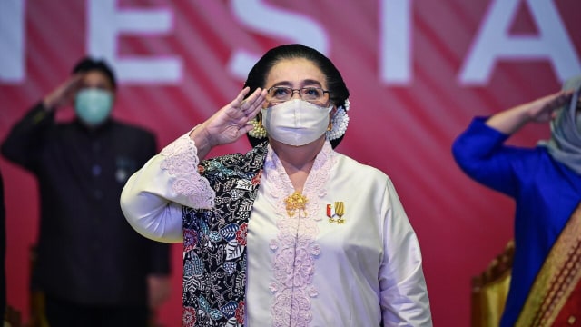 Menteri LHK Siti Nurbaya saat memperingati HUT ke-75 RI di Gedung KLHK, Jakarta, Senin (18/8). Foto: KLHK