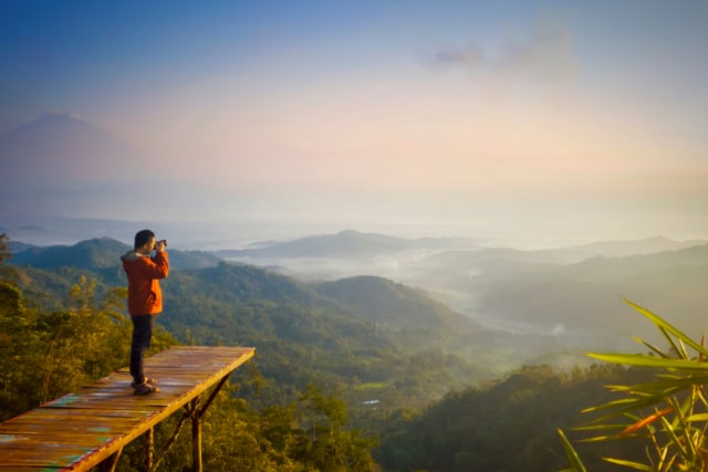Ilustrasi salah satu wisatawan yang berwisata di Yogyakarta. Foto: Shutterstock