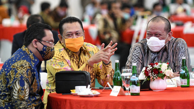 Ketua MPR Bambang Soesatyo (tengah) saat menghadiri Hari Konstitusi 2020 di Gedung Nusantara IV, Kompleks Parlemen, Senayan, Jakarta, Selasa (18/8). Foto: M Risyal Hidayat/ANTARA FOTO