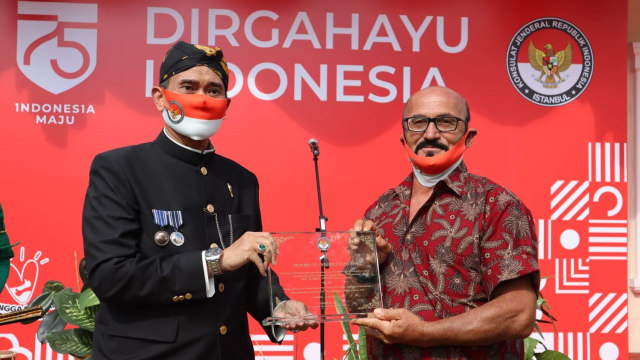 HUT ke-75 RI, KJRI Istanbul Beri Friends of Indonesia Award ke WN Turki (493245)