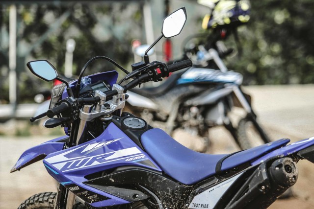 Foto: Garuk Tanah Pakai Yamaha WR 155 R di Bukit Hambalang (90842)