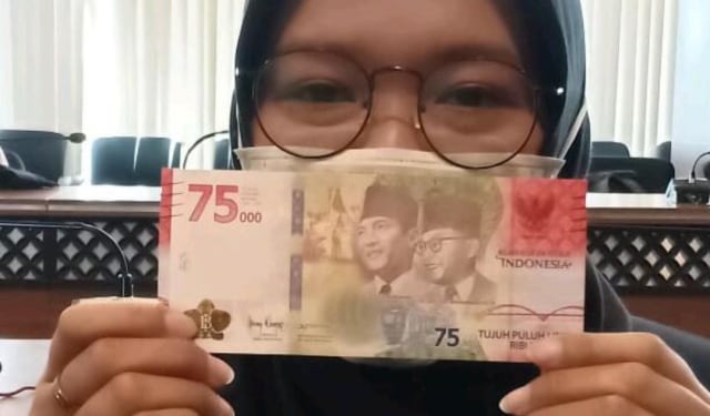 Sebanyak 1,5 juta lembar uang baru pecahan Rp 75.000 untuk memenuhi kebutuhan masyarakat dari wilayah Eks Karesidenan Surakarta
