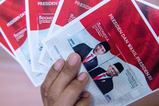 Wujud prangko seri Presiden dan Wakil Presiden RI 75 Tahun Indonesia Merdeka. Foto: Nova Wahyudi/Antara Foto