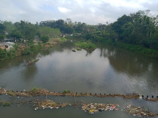 Sungai Lesti. Foto: Rizal Adhi