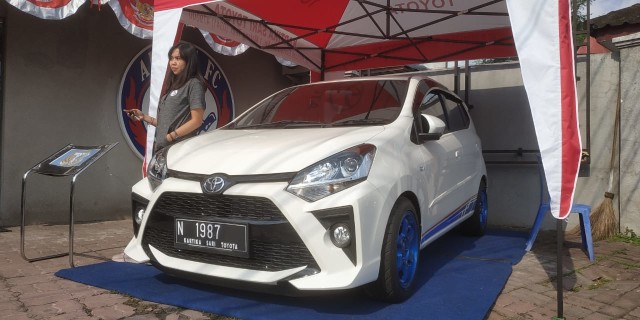 Penampakan prototipe mobil Toyota Arema 33th terparkir manis di Kandang Singa, Jalan Mayjend Panjaitan, Kota Malang. Foto: Ulul Azmy