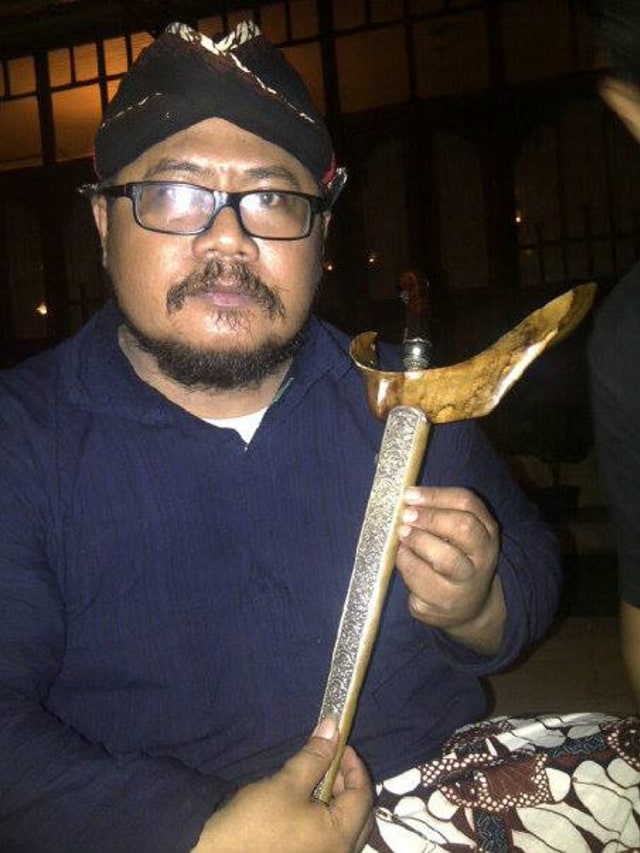Makna Tradisi Tawaf saat Malam Satu Sura (29725)